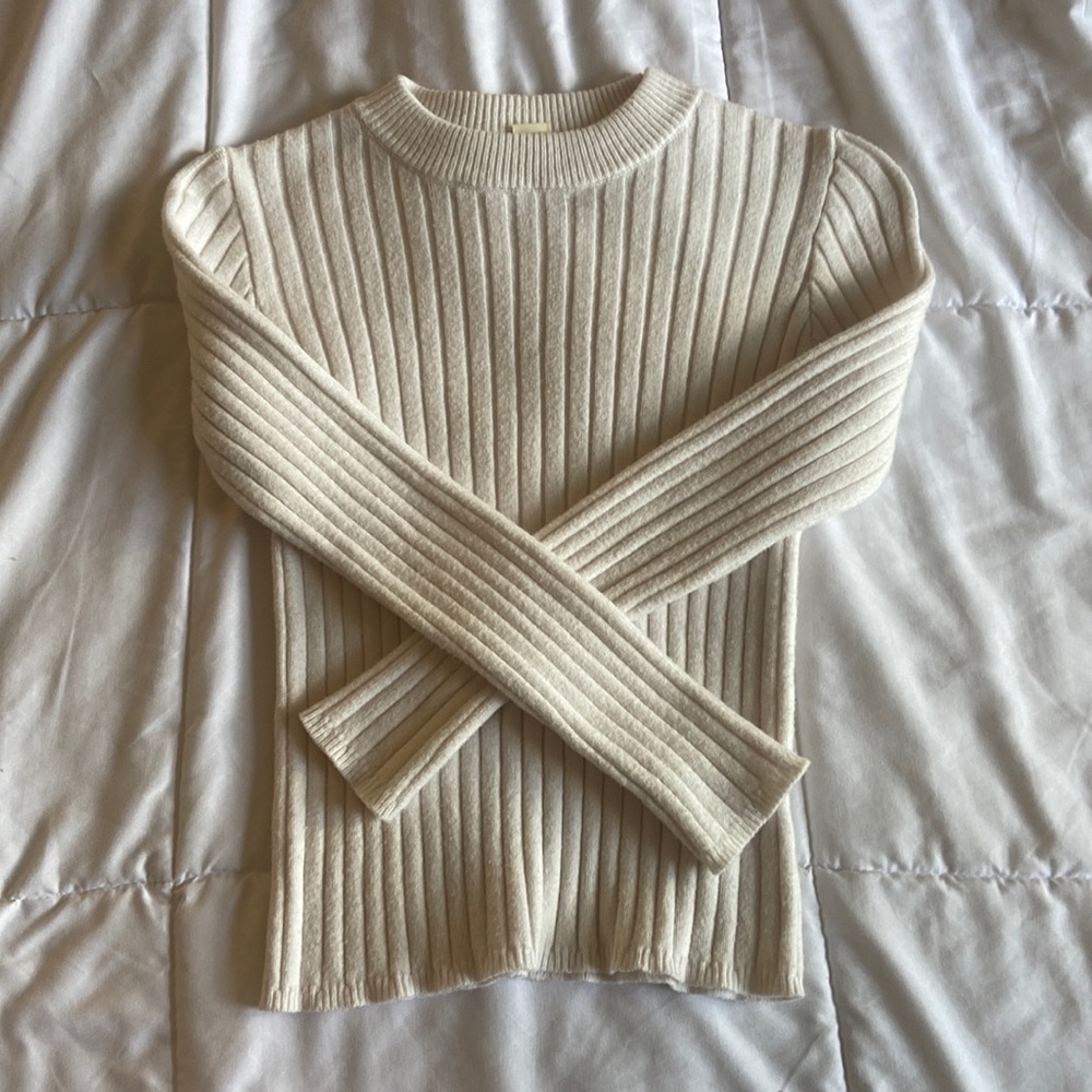 White forever 21 sweater ❄️